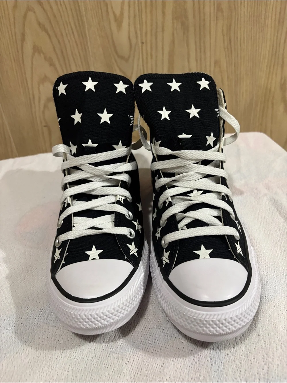 Converse chuck taylor all stars STARS men sz 9 women sz 11 brand new